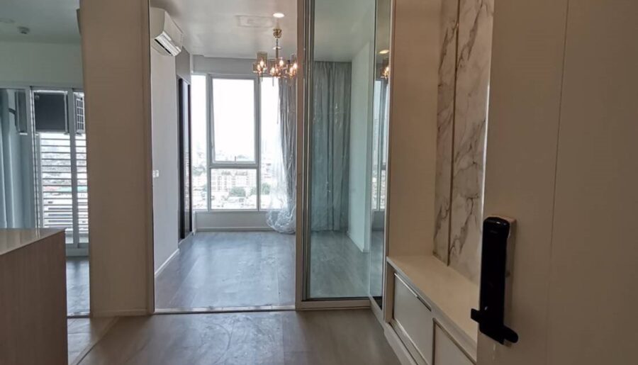 ขายราคาต่ำกว่าทุน คอนโด เดอ ลาพีส จรัญ 81 ชั้น 16 วิวแม่น้ำเจ้าพระยา เจ้าของขายเอง ห้องใหญ่ที่สุดในโครงการ แต่งหรูมาก ห้องใหม่ไม่เคยเข้าอยู่ โทร 0989191688