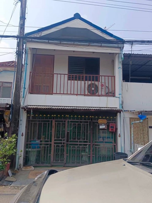 ให้เช่าถูกๆ บ้านเดี่ยว 2 ชั้น ซอย ปิยนนท์ คลอง 3 ลำลูกกา ปทุมธานี 3,500 บาทต่อเดือน ใกล้รถไฟฟ้า โทร 083-7727472