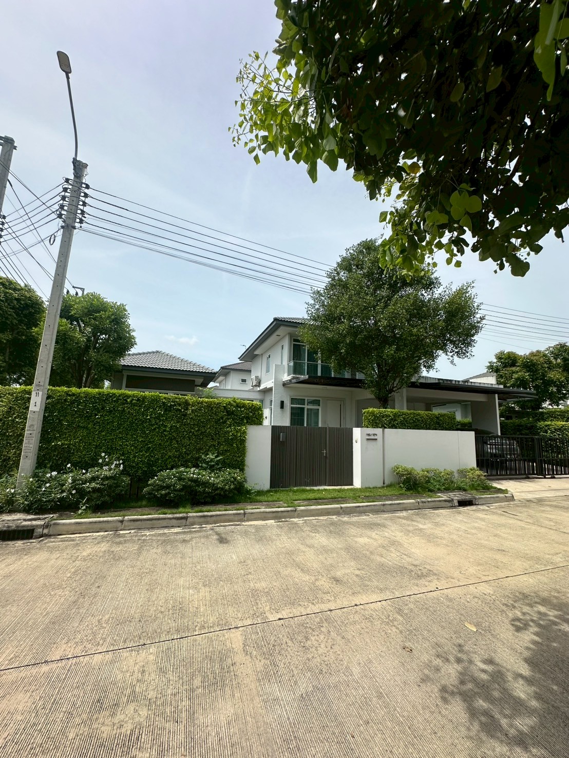 หมู่บ้านมัณฑนา วงแหวน–บางบอน บ้านสวย สภาพดี พร้อมเข้าอยู่